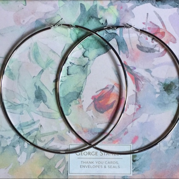 New! Silver Hoop Earrings - Picture 5 of 8